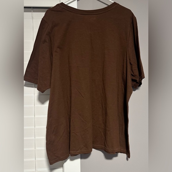 Lane Bryant size 26/28 (4X) Rich Brown Short Sleeve Tee. NWT! - Picture 2 of 6